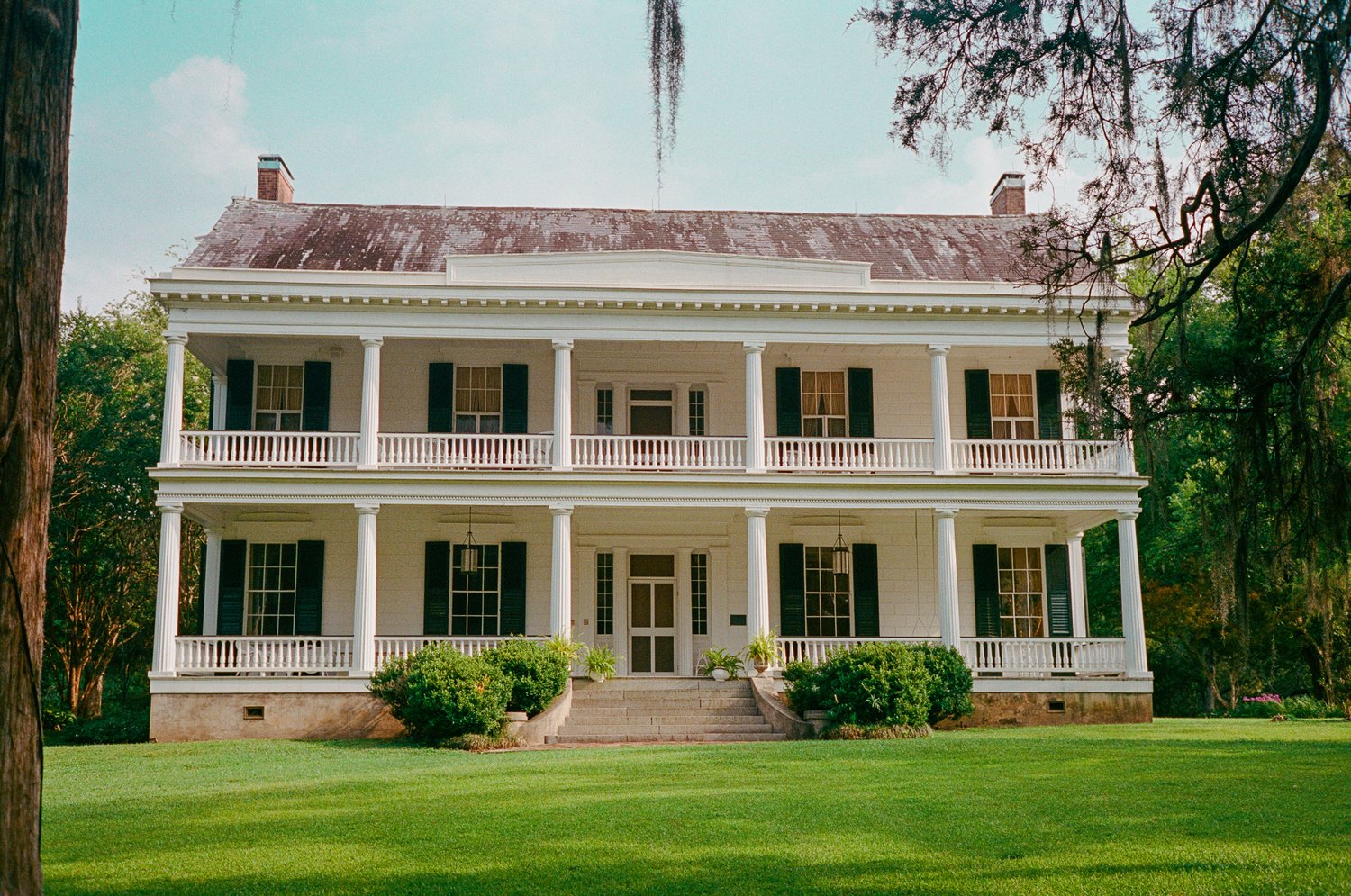 Historic Natchez mansion representing Field & Forest